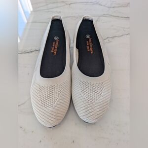 Cream Knit Women's Flats With a Little Shimmer